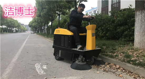 駕駛掃地車