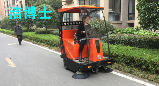 駕駛掃地車