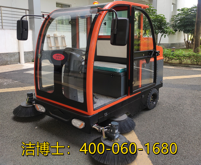 潔博士駕駛掃地車(chē)客戶案例-大連漢普匠新精密機(jī)械有限公司